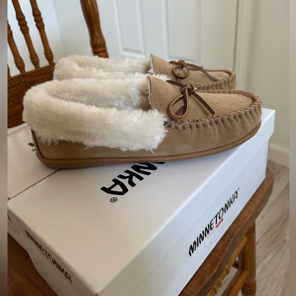 Minnetonka Moccasin slippers - Picture 6 of 12